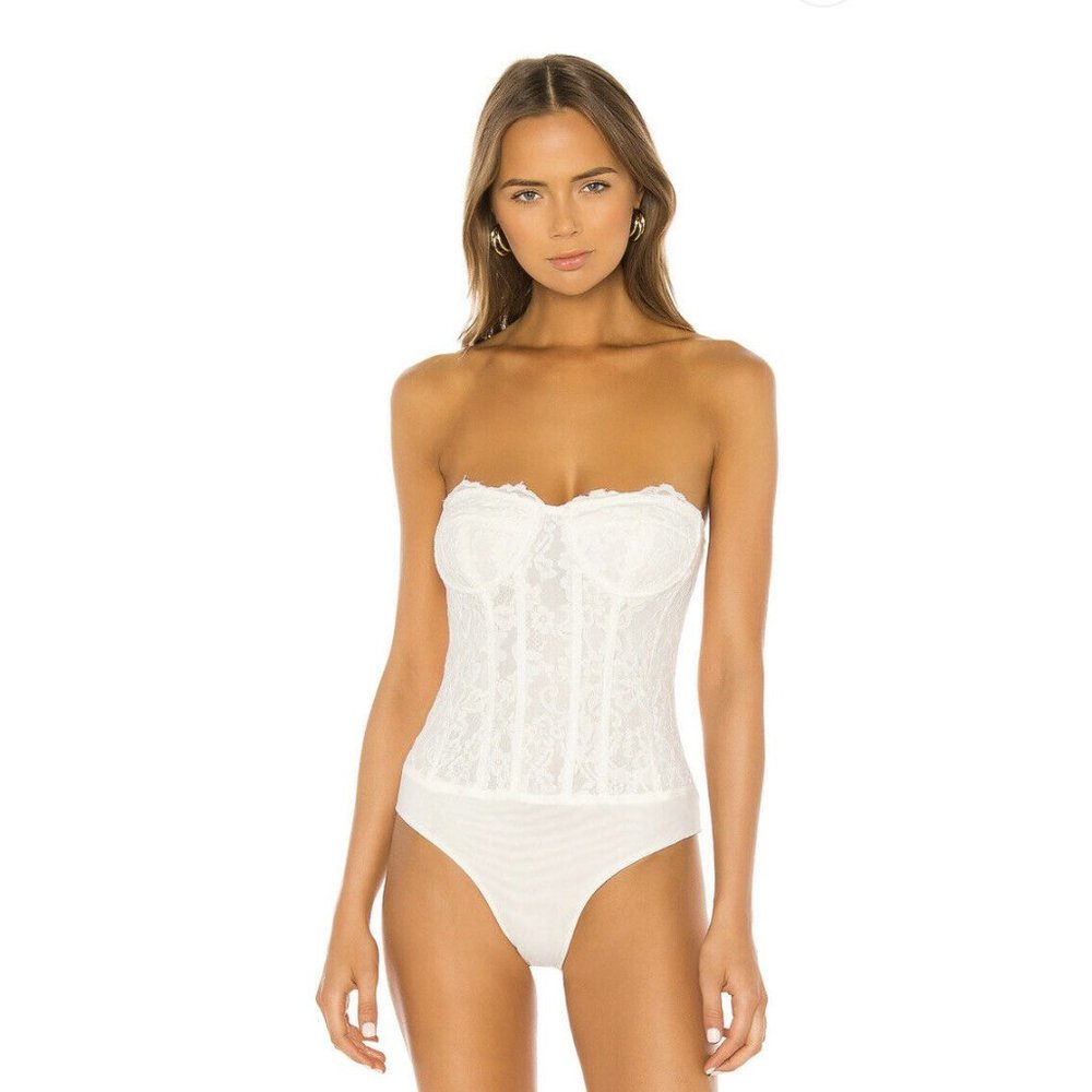 Bardot Oskar Bodysuit Orchid White Lace Floral - Picture 3 of 9